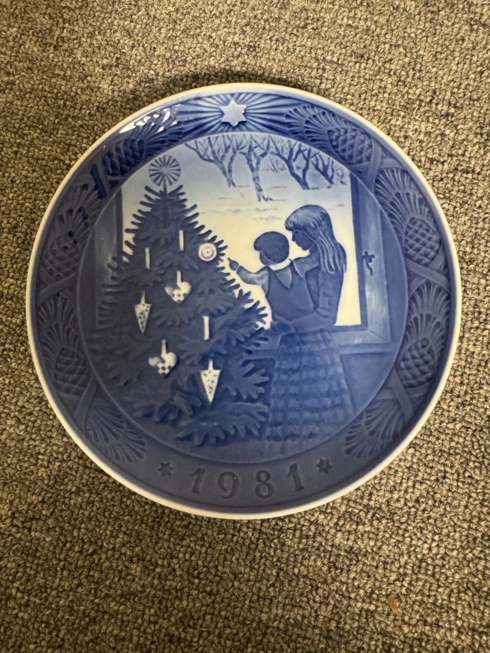 Royal Copenhagen Blue & White 1981 Holiday Collector Plate